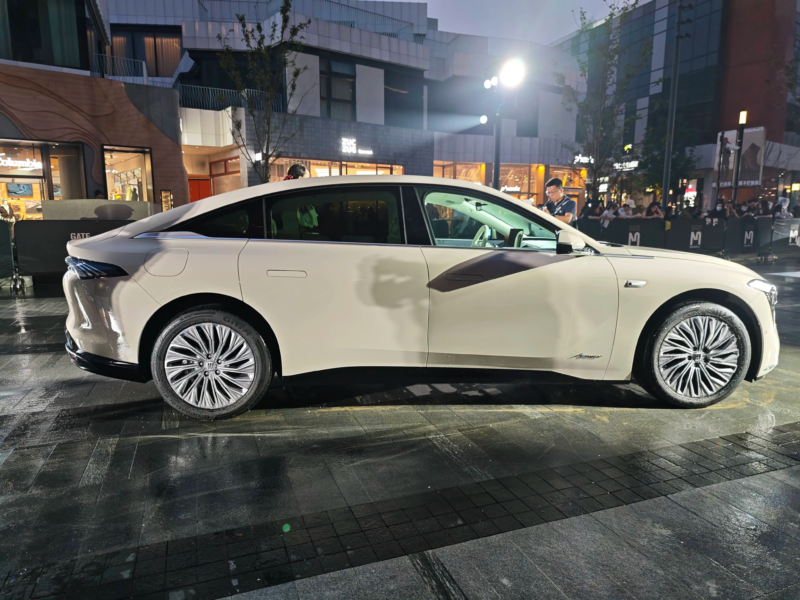 Buick Electra L7 EREV with 1400 km Combined Range Begins Deliveries in China