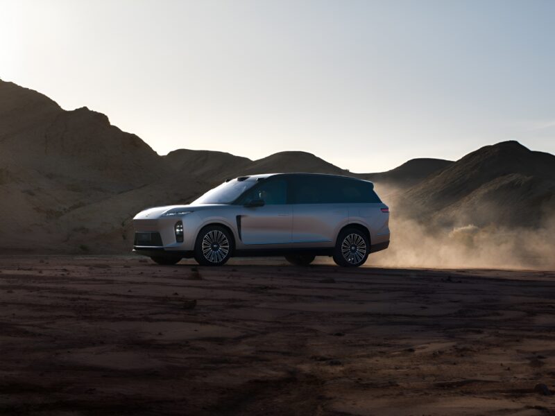 Nio Unveils 2026 ES8 SUV at Nio Day, Priced from $42,000 with Battery Rental Option