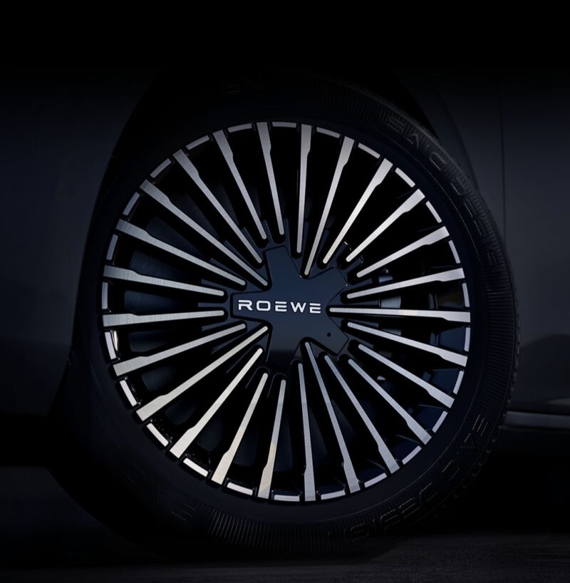 SAIC's Roewe M7 PHEV Boasts 2,050 km Range and Integrates ByteDance's AI Model