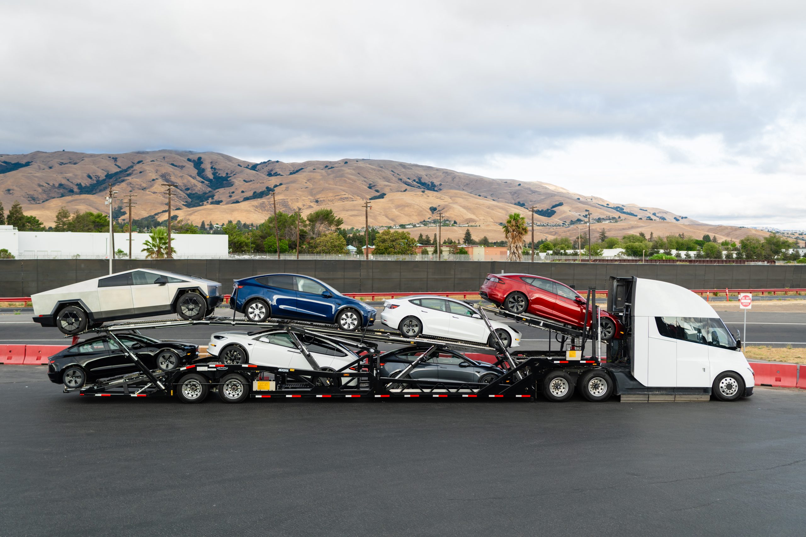 Tesla's Price Target Soars to $490 Amid Promising Growth Prospects